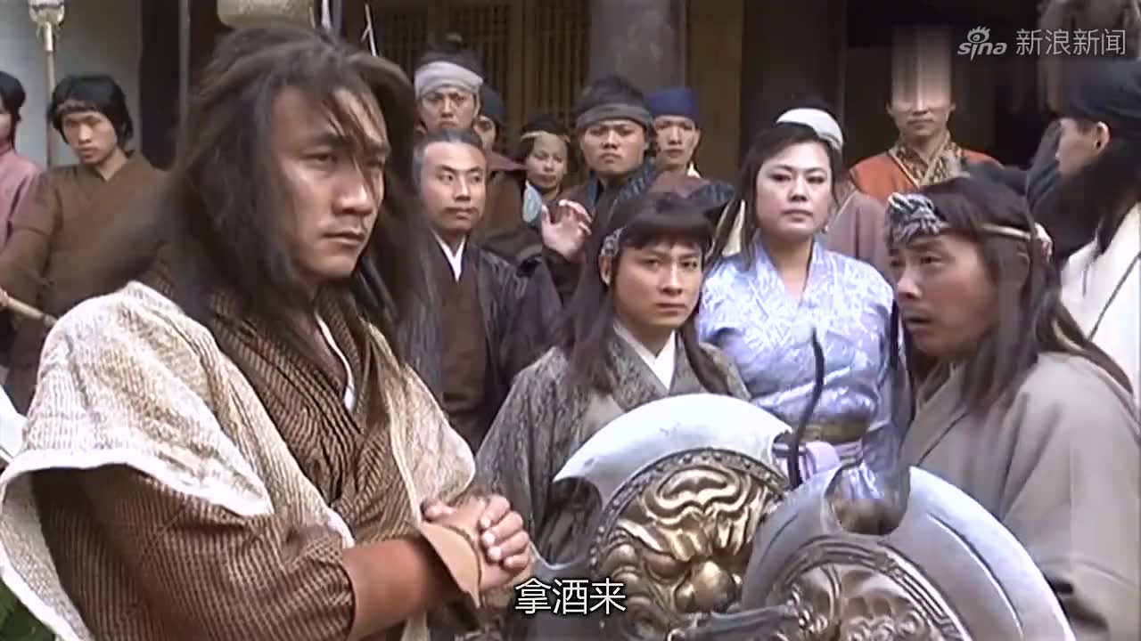 天龙八部:小小轻功也敢卖弄,乔峰一掌轰出,云中鹤变成落地鸡