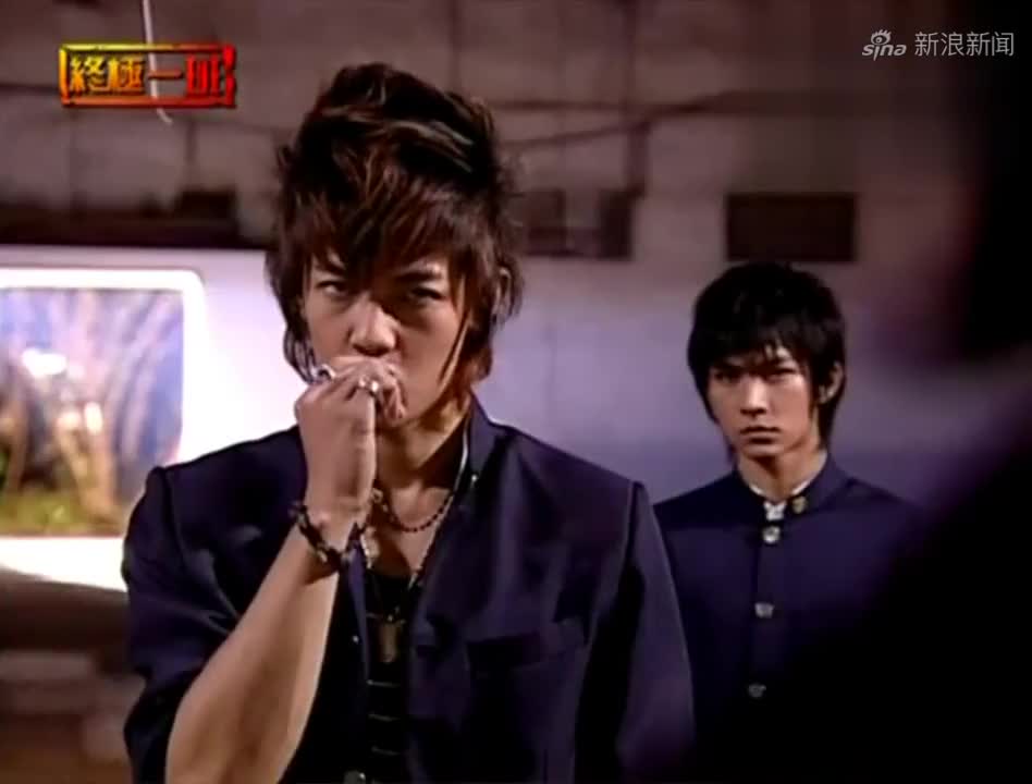 终极一班花灵龙看到美女后,慌张的跑掉,同学们还以为他喜欢男的!