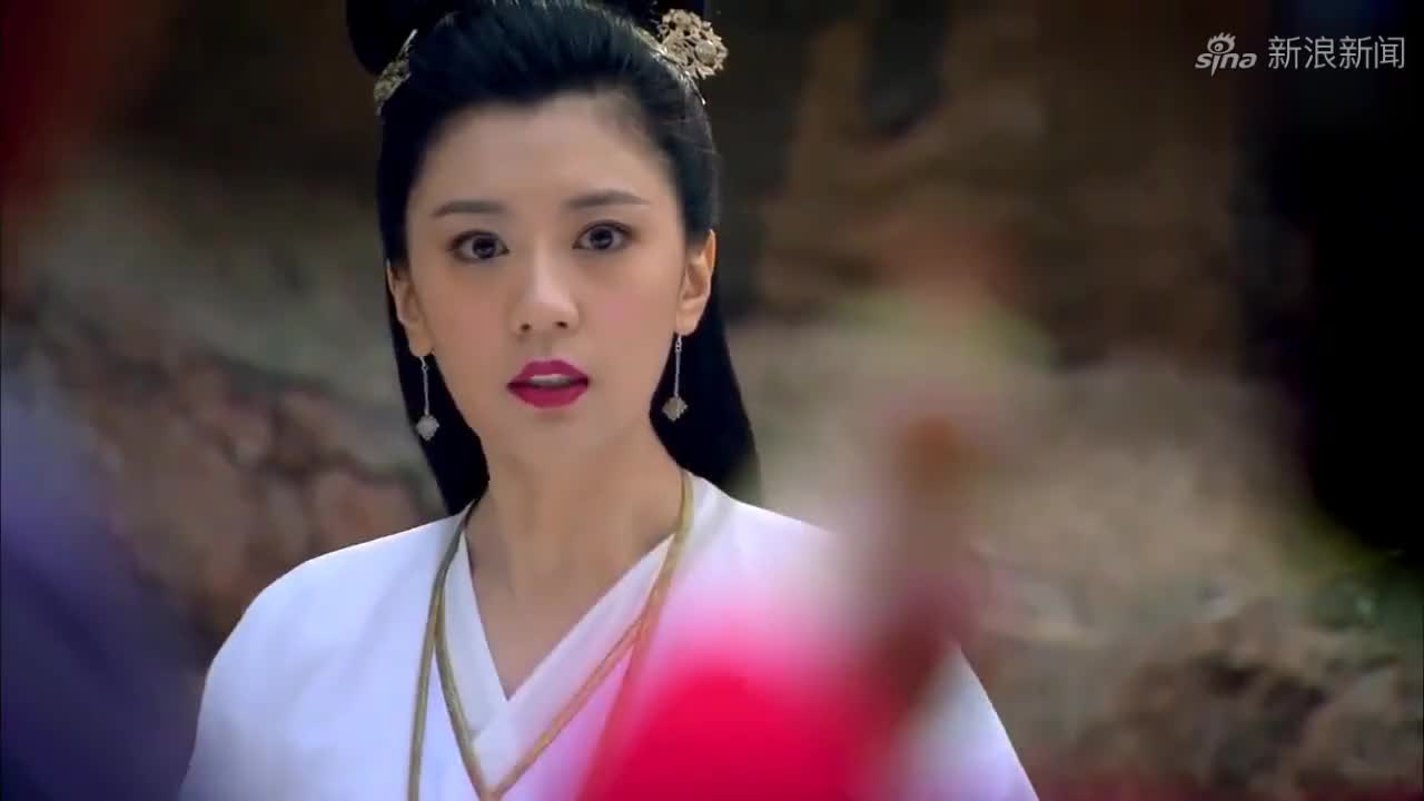 天龙八部:贾静雯饰演李秋水,白衣飘飘,一掌斩了天山童姥手指