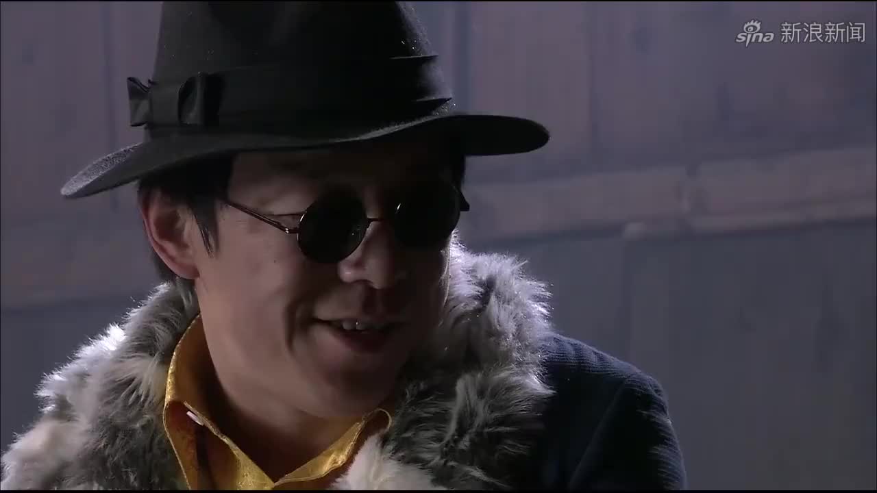 火线三兄弟:黄渤戴墨镜小礼帽,在仓库当老大,看着真拽!