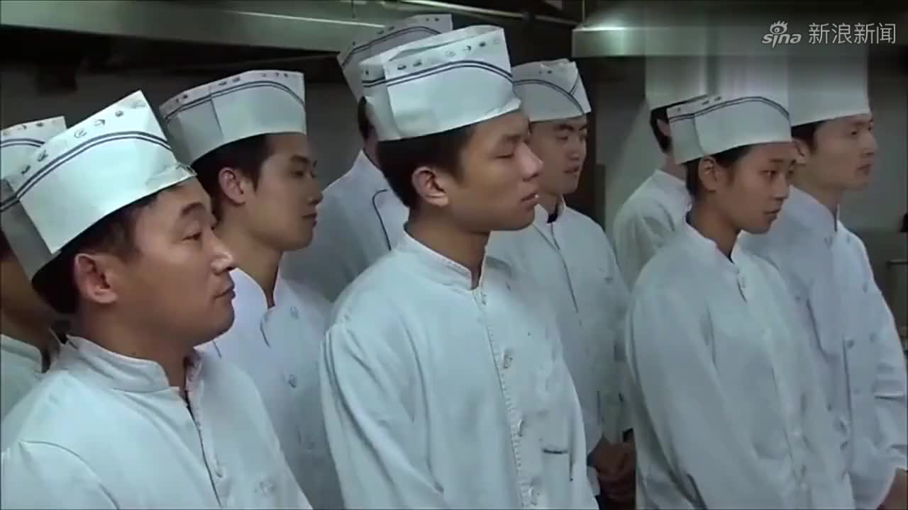 彪哥在饭馆当厨师,动不动就整大菜给自己吃,饭馆都快亏本了