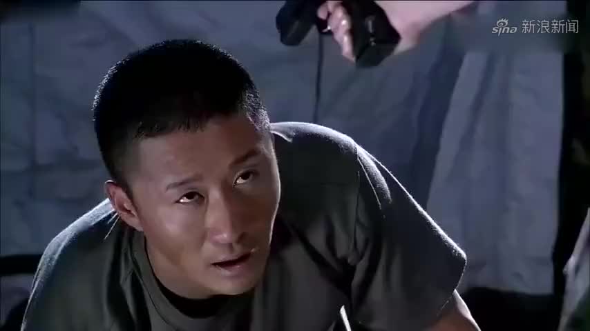 何晨光来采集动作,唐心怡要求严格,一点不合格就重来