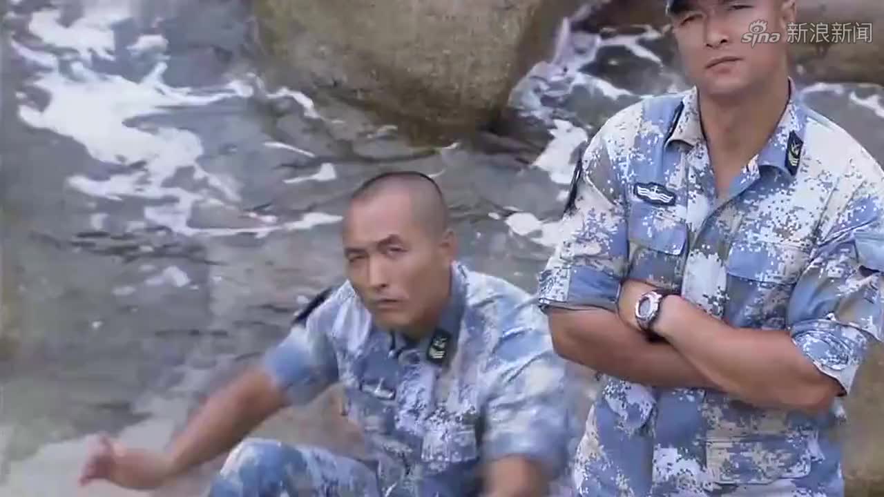 火蓝刀锋:蒋小鱼恐高被困悬崖半空,柳小山出奇招给他治好!