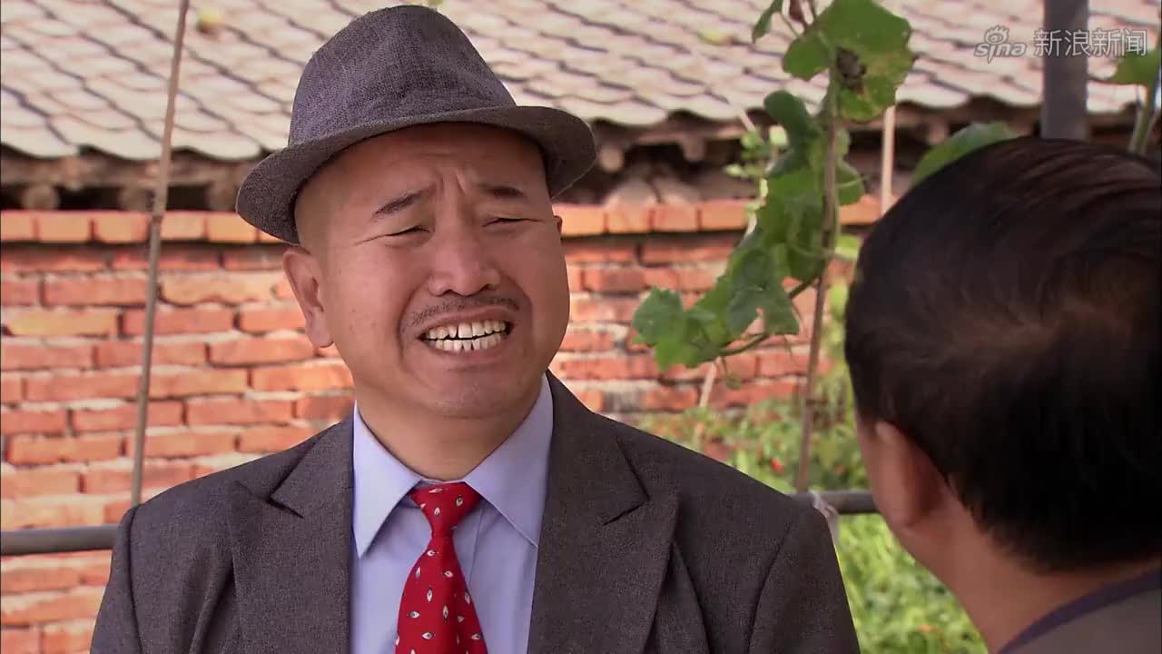 乡村爱情:得知长贵调走,刘能立马到大脚超市,整整装了两袋零食