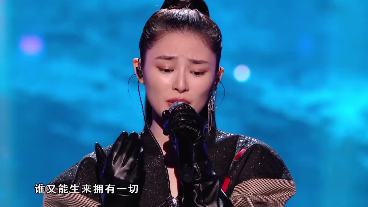 李姝寒和樱桃在操场上赏月色,流星闪过她们觉得非常幸福