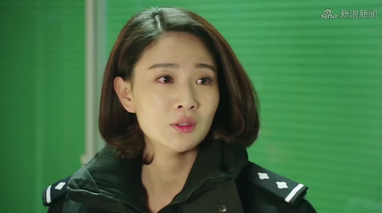 警花与警犬:警犬嗅出外国人带有违禁品,倪娜却还以为是模拟战