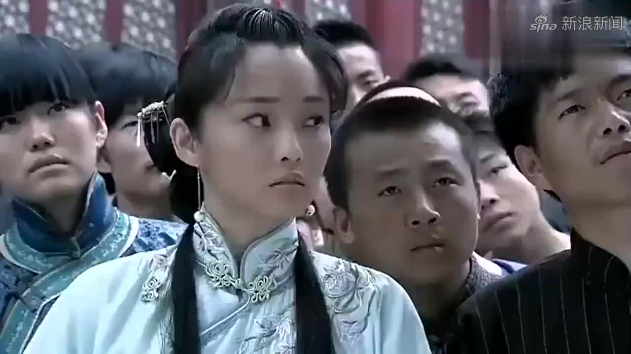 秀儿和若冰碰上官府通告,不料受刑的正是戴天理!