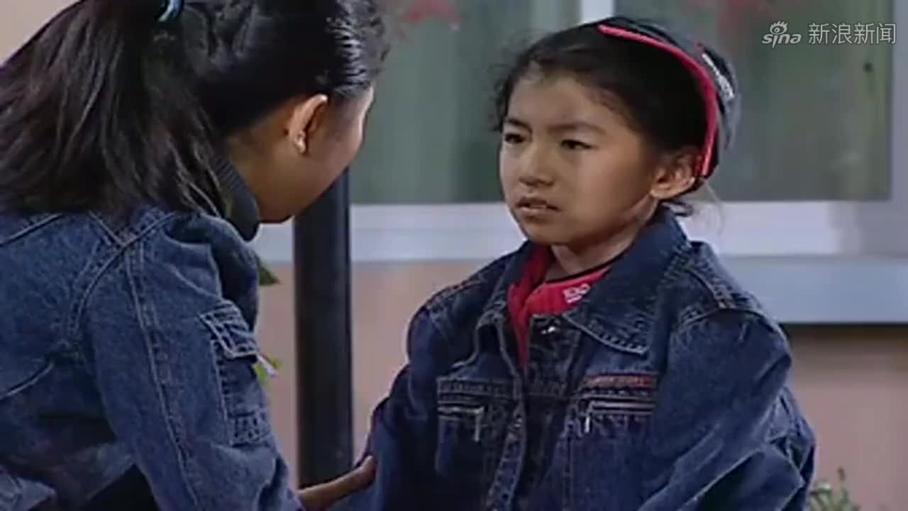 家有儿女:小女孩一见面就要打明明,原来她的妈妈是麦穗