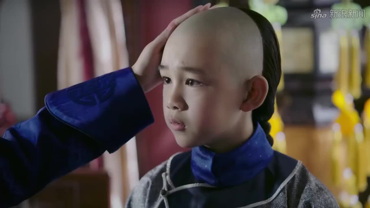 扶摇:扶摇回忆太子之事,忽然发现脸型不像,太子便让扶摇倒酒!