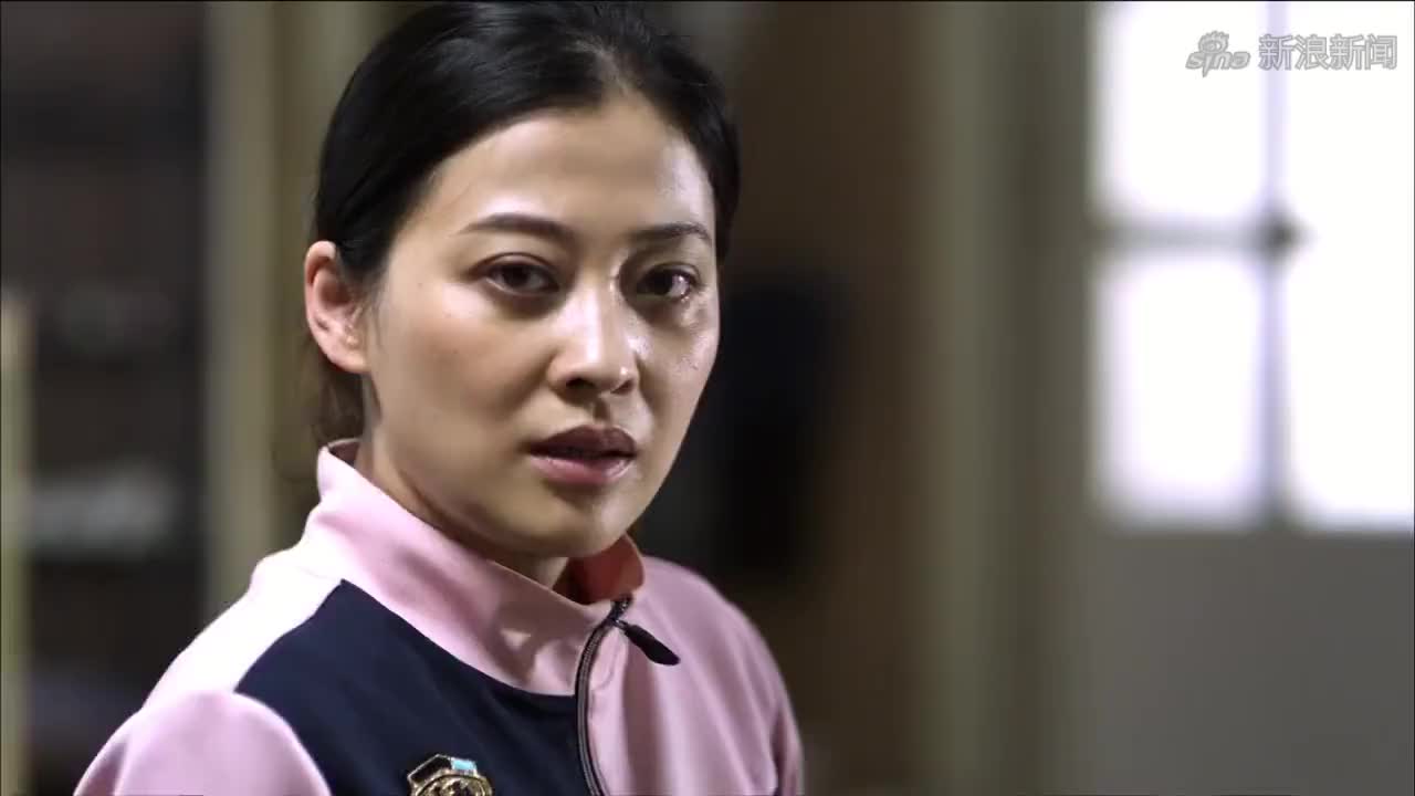 大男当婚:姐姐为了抓住妹妹,不小心,一下把徐峥打伤了