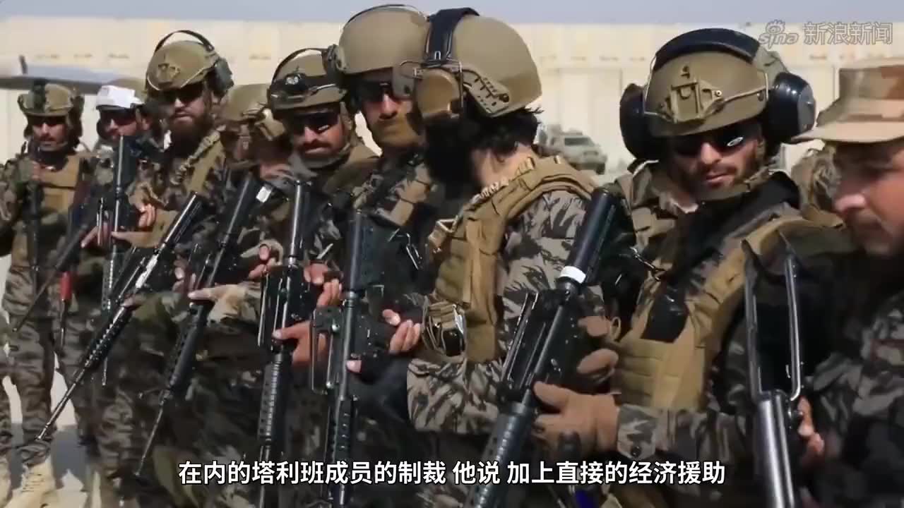 瑞典士兵的阅兵镜头,和智利军队一样,遗留了普鲁士风格!