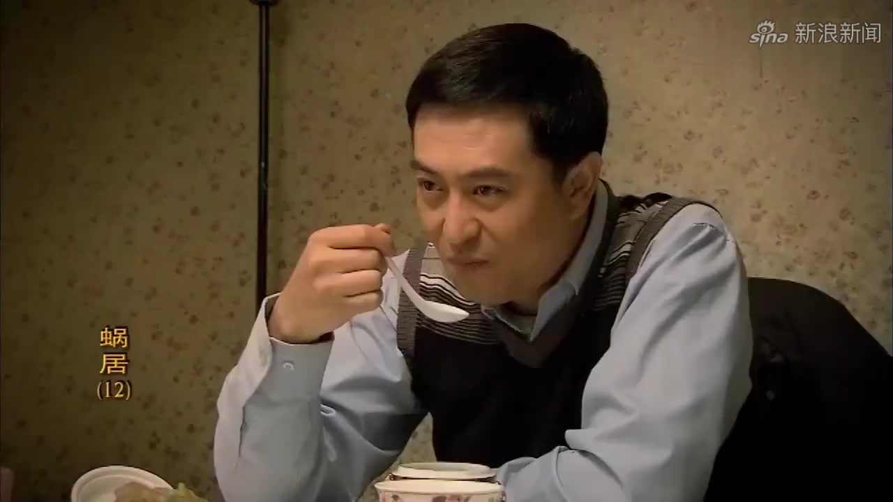 蜗居:张嘉译家里真粗陋,老婆埋怨也没用,由于他有官位在身