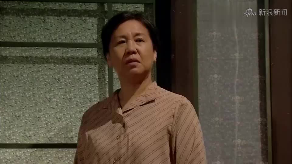 傻春:傻春无证营业,被工商局带走了,素眠却害怕被牵连