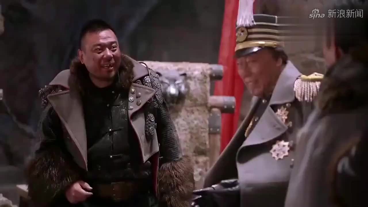 林海雪原:座山雕大帅服出场,这拜寿场面竟然比皇帝还威风