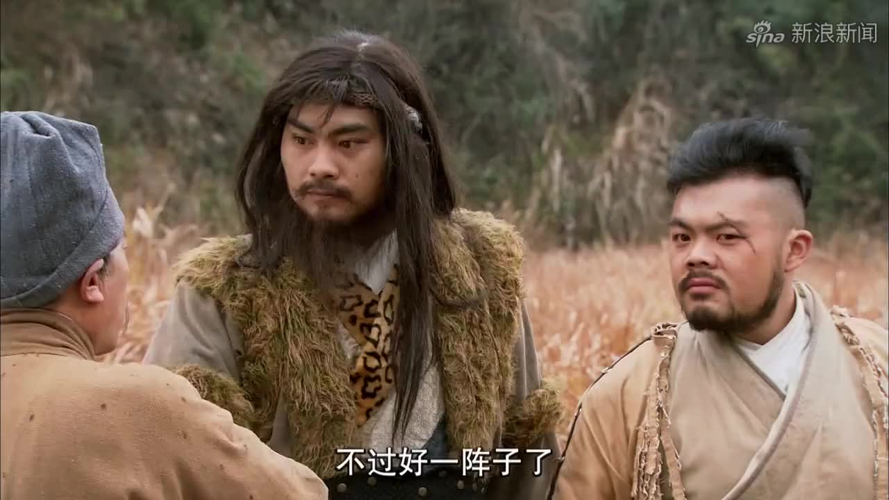 古装:尉迟青山双拳难敌四手,被山贼打伤,幸好遇到好人搭救