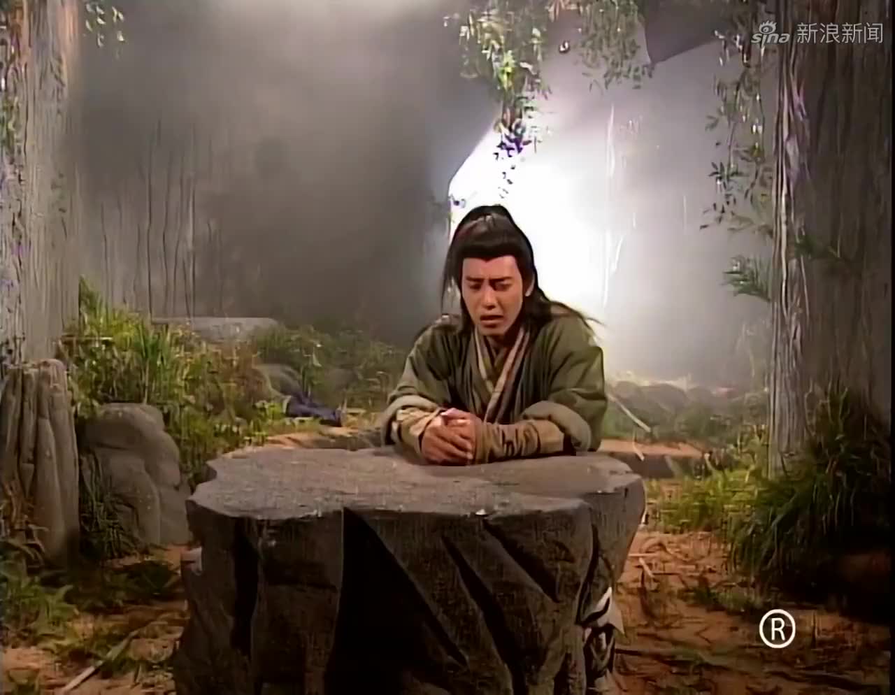 笑傲江湖:令狐被困思过崖心情烦躁,竟自我鼓励勤练武艺,太可爱