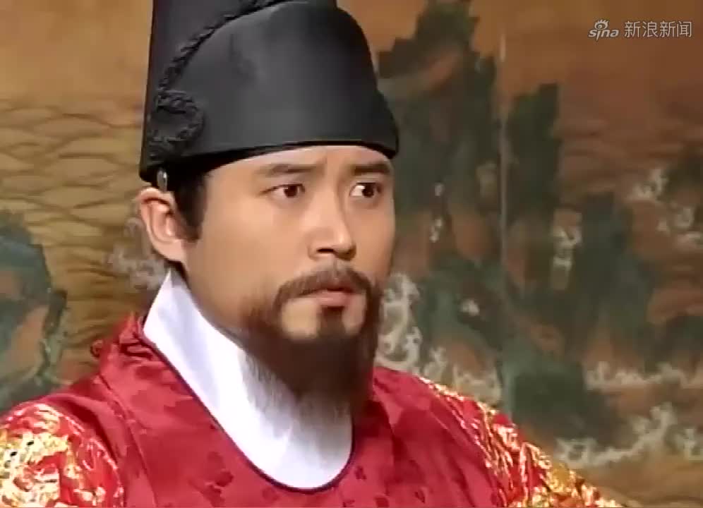 大长今:皇上想让长今医治大君,皇后马上拒绝,说皇上偏心世子