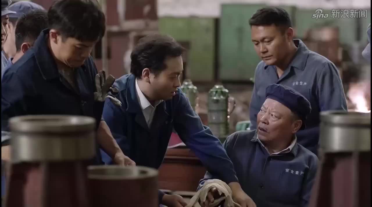 希望的大地:马昊在工厂干电焊,居然焊出了传说中的龙鳞焊,太牛