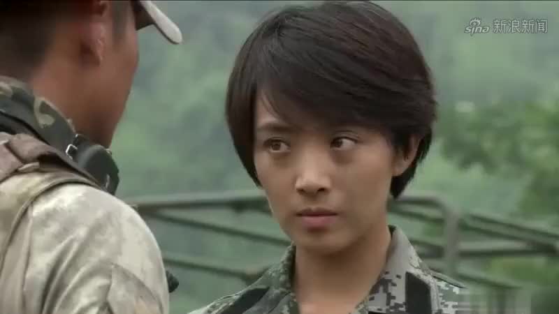 雷战率领雷电特战队向火凤凰敬礼,真的,这段视频让人热血沸腾