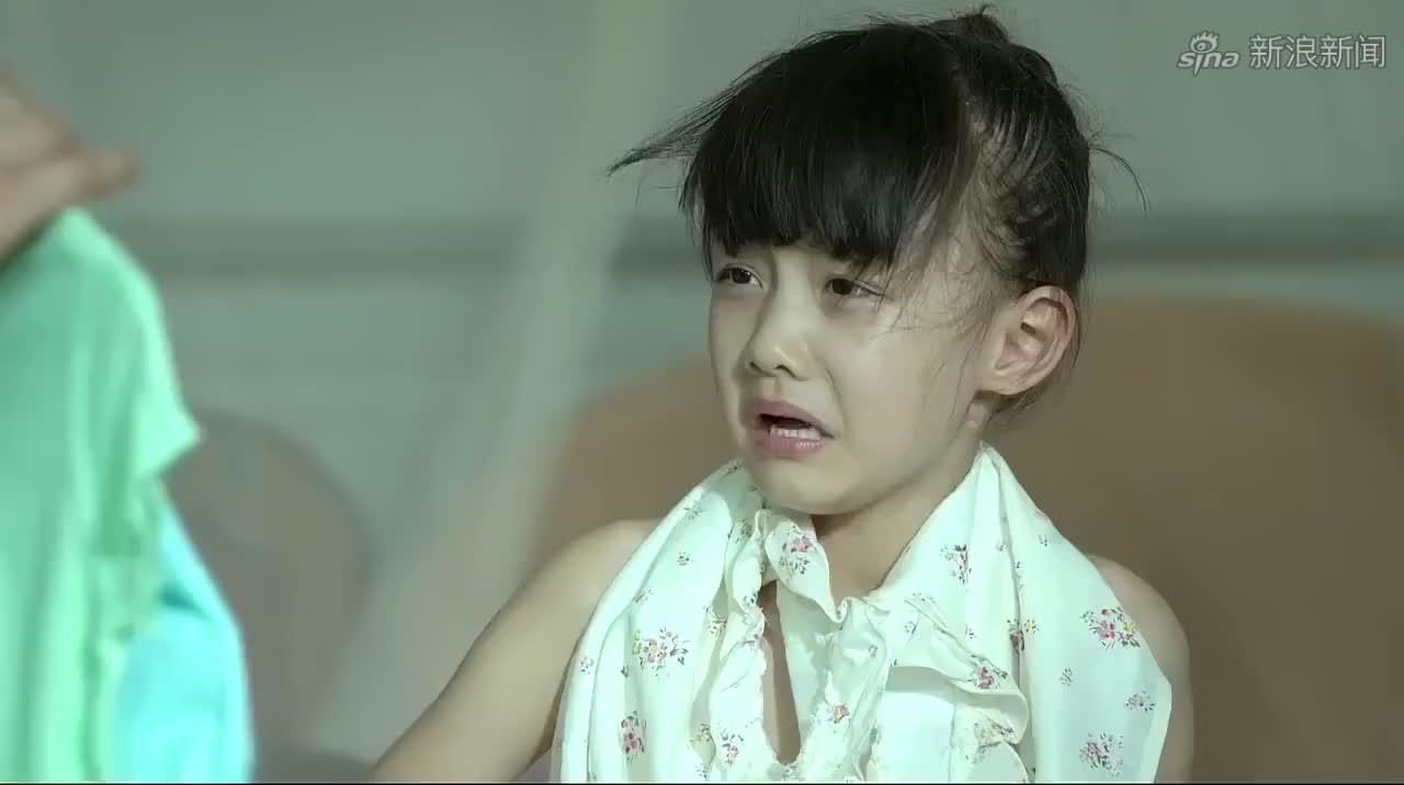 虎妈猫爸:茜茜给农村女孩送礼物,奶奶:不要我们就当垃圾扔了