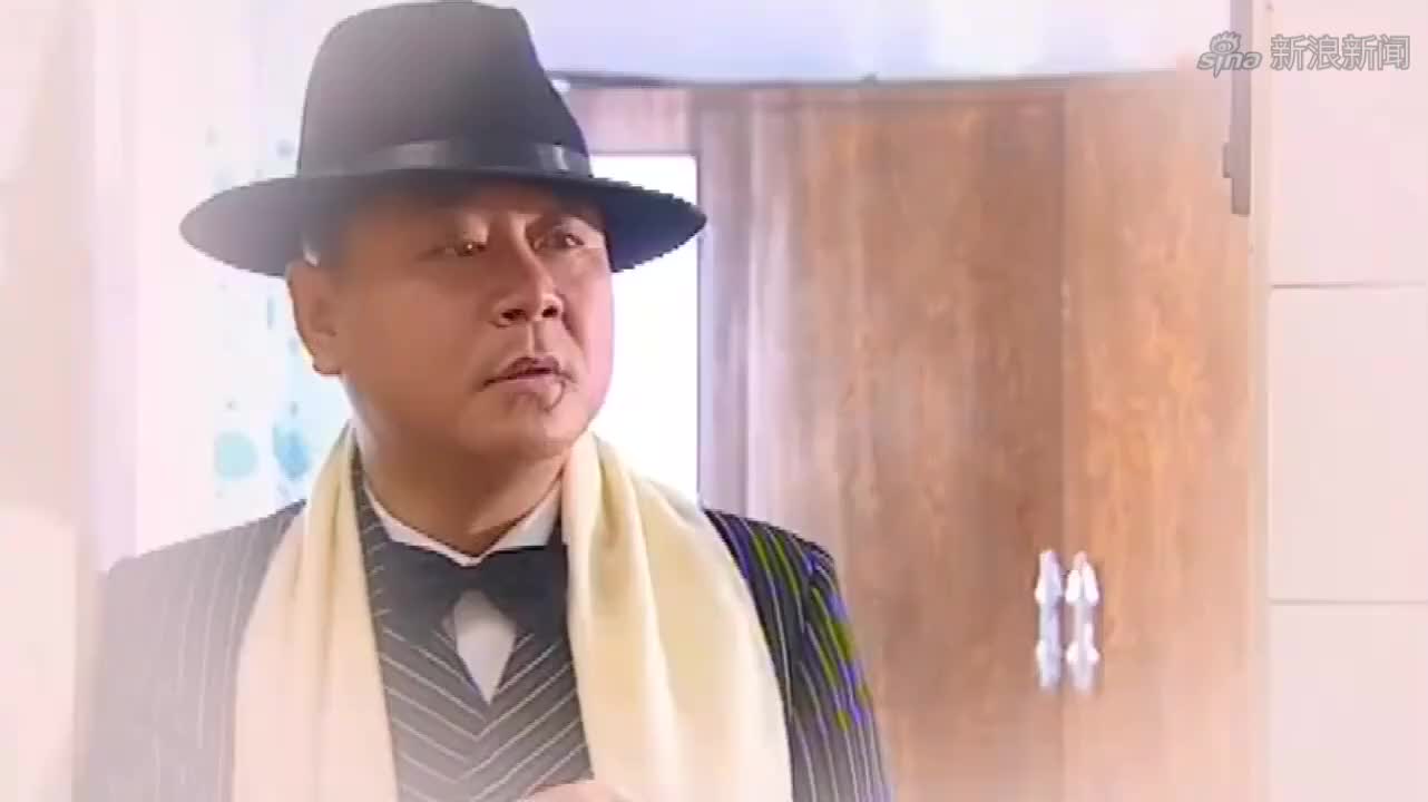 马大帅看哭丧挣钱,就带着流浪娃一起哭,哭着哭着就念叨自己缺钱