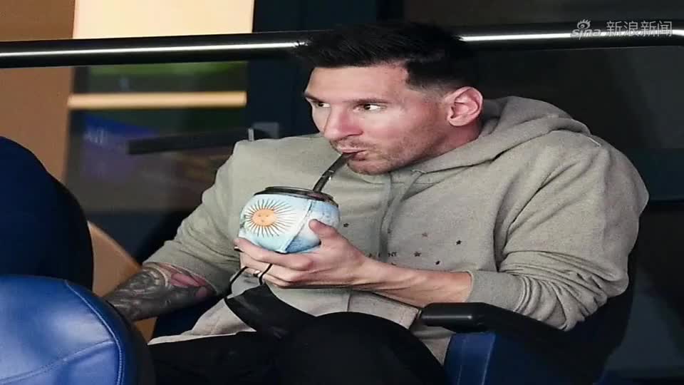 梅西的马黛茶很乐意跟朋友分享!