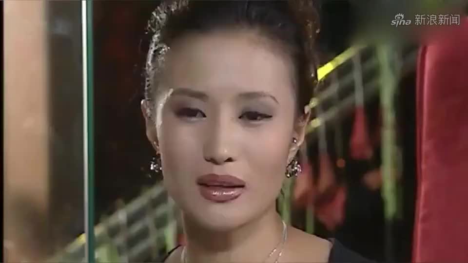 红罂粟:2位老总来娱乐城玩,老板娘立马招来姑娘,好好招呼他们