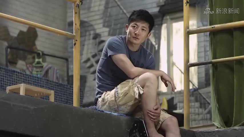 女友感觉穷小伙很奇怪,万万没想到她得知情况后,当场直接怒了!