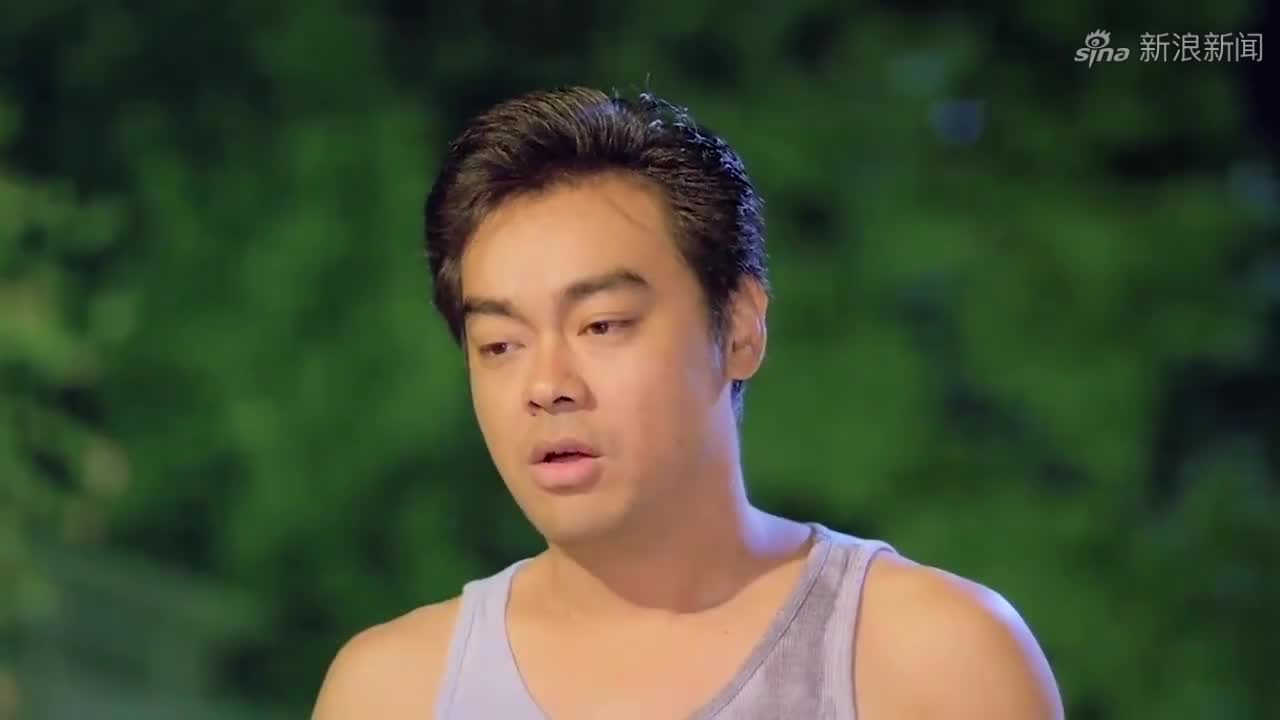 林家栋带刘青云来到楼顶,漆黑的走廊中,令晨拿着手枪对着刘青云