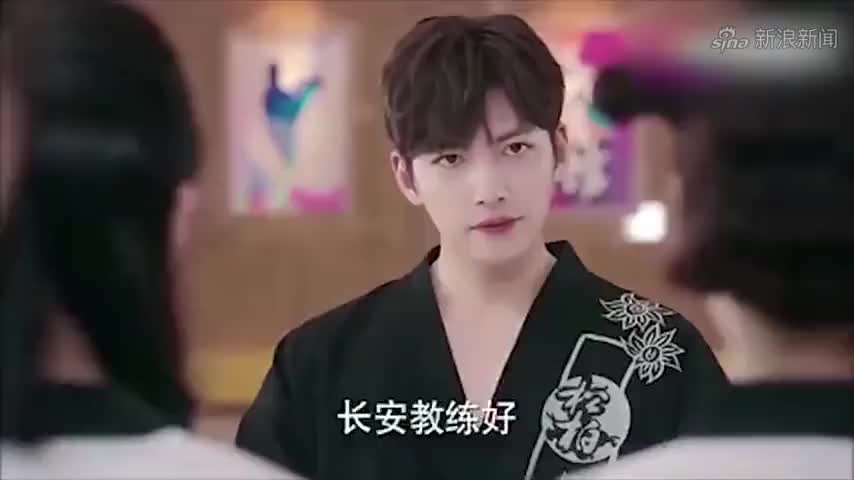 旋风少女:众人给长安教练准备了一个大惊喜一脸茫然的样子好萌