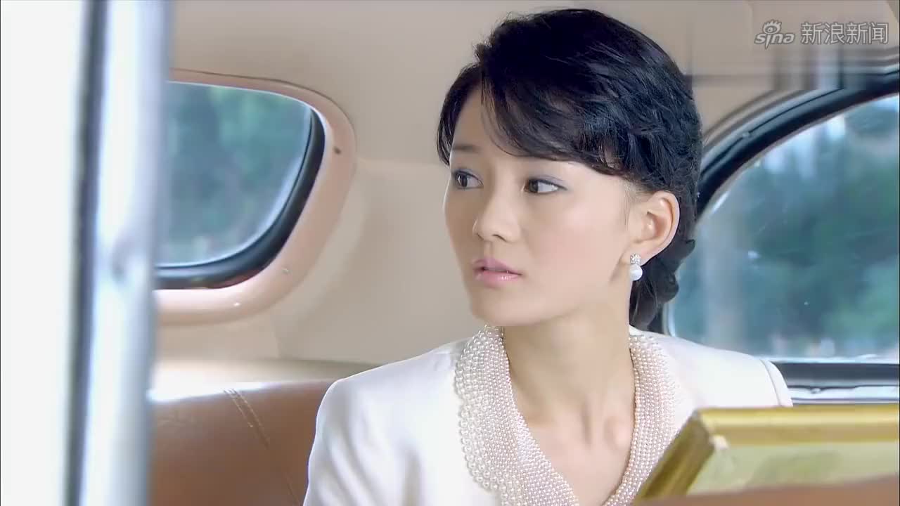 泪洒女人花:佳音的包被抢,高立伯英雄救美,和歹徒奋力搏斗