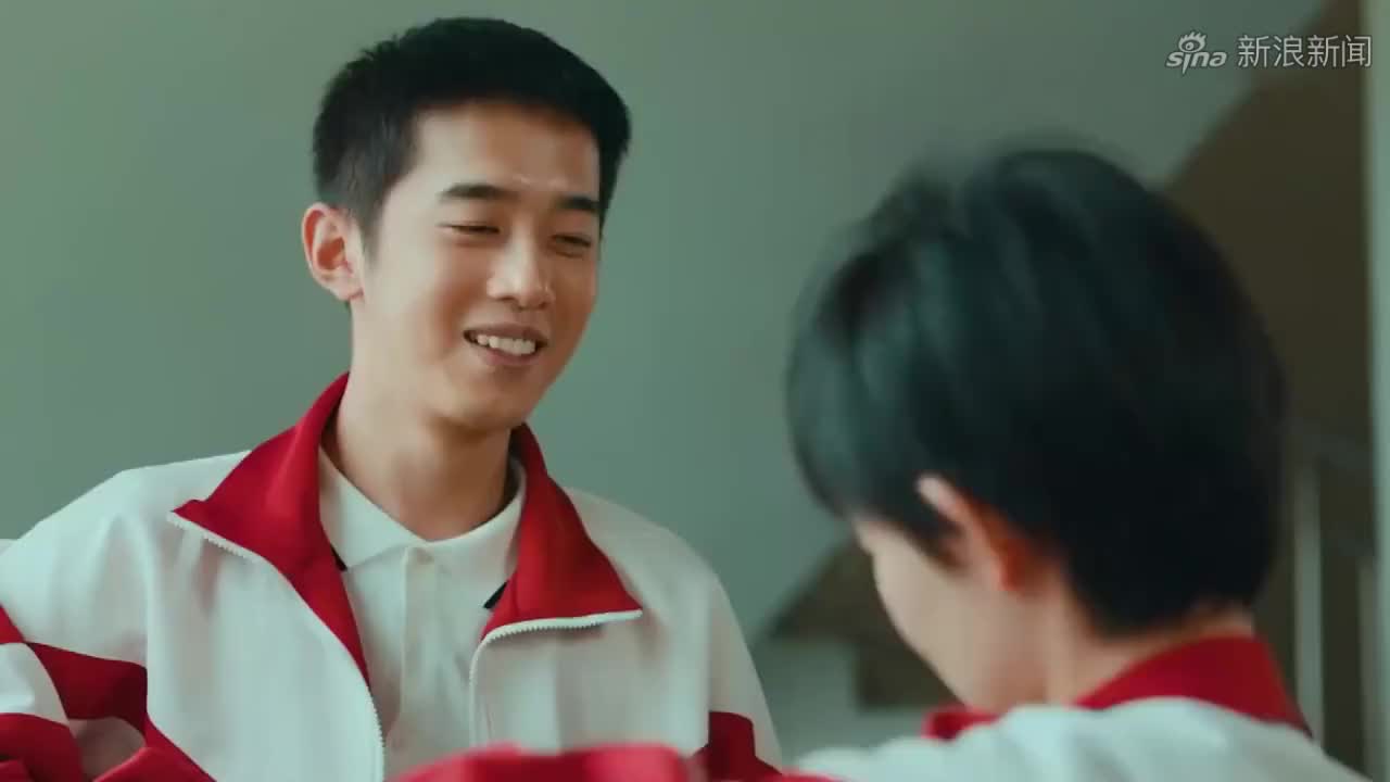 风犬少年:丁荣亮说出梦想是陈圆圆,圆圆为他系上围巾,接受了他