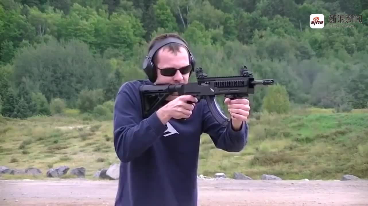 美女枪手陪你打瑞典m36重机枪_手机新浪网