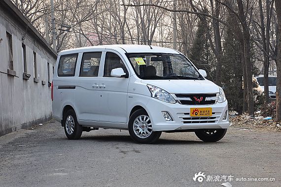 五菱宏光v是五菱旗下首款"前置后驱"的微客产品.
