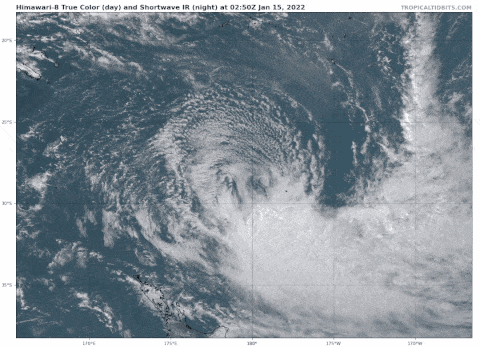 H8卫星云图上的火山喷发