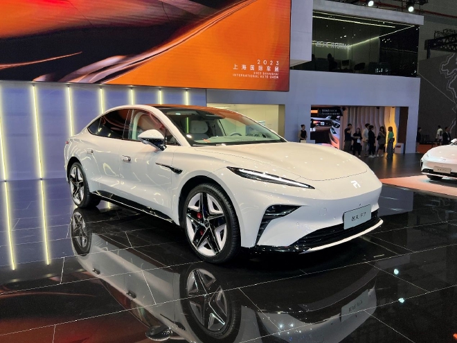 2023上海车展：飞凡F7车展亮相