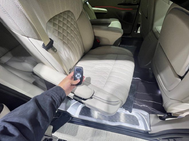 2023广州车展：新岚图梦想家官方内饰套件亮相