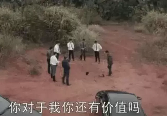 《扫黑风暴》中，高明远带着马仔狠毒地用活埋威胁董耀区长。