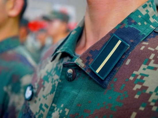 授衔火箭军工程大学千余名新学员正式入列火箭军