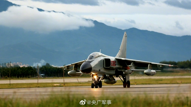 战机轰鸣！海军航空兵某旅开展跨昼夜飞行训练