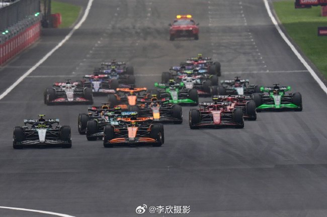 2024年F1中國大獎賽衝刺賽發車瞬間