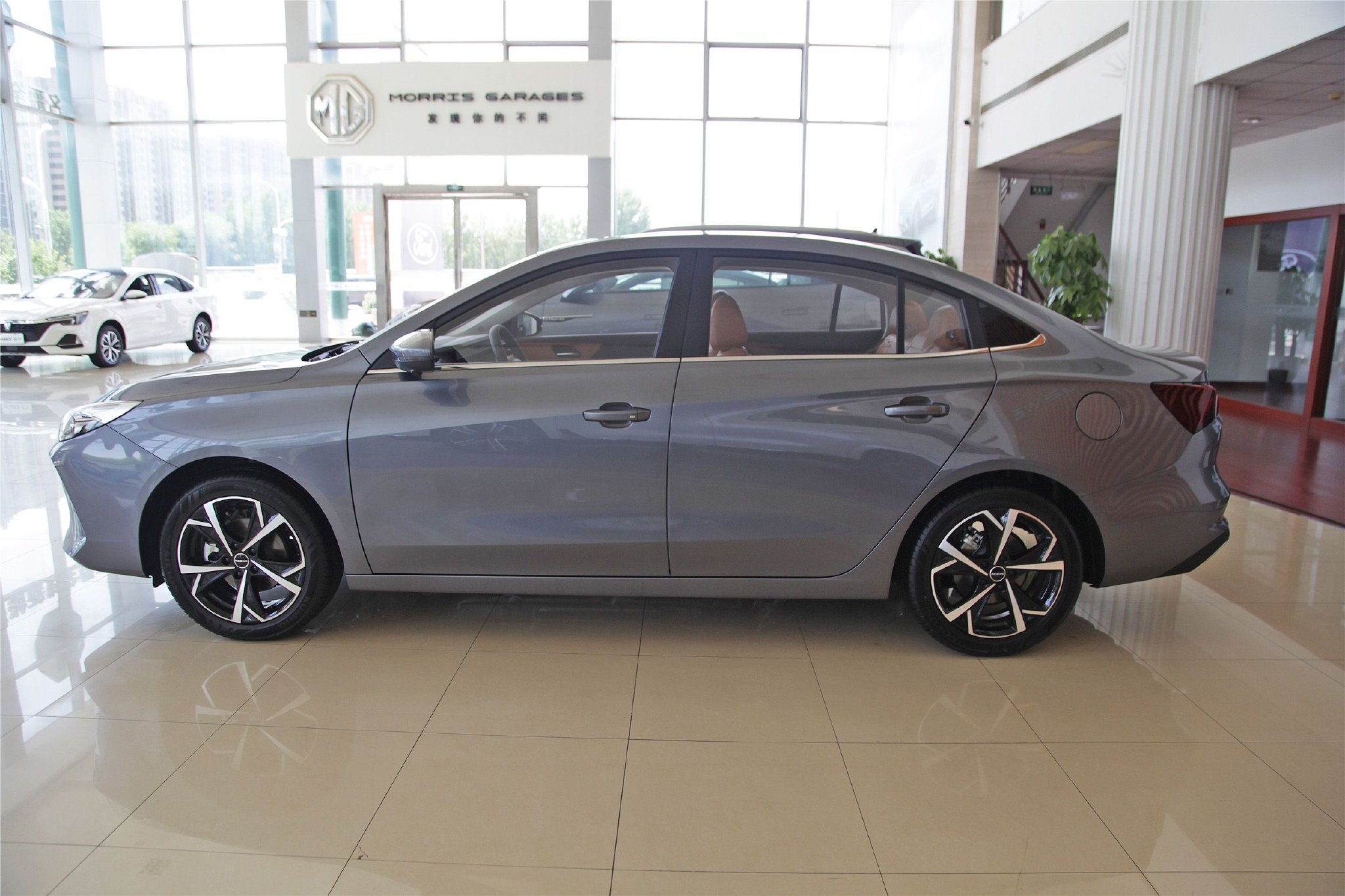 全新荣威i5正式上市 售价6.89—9.09万元