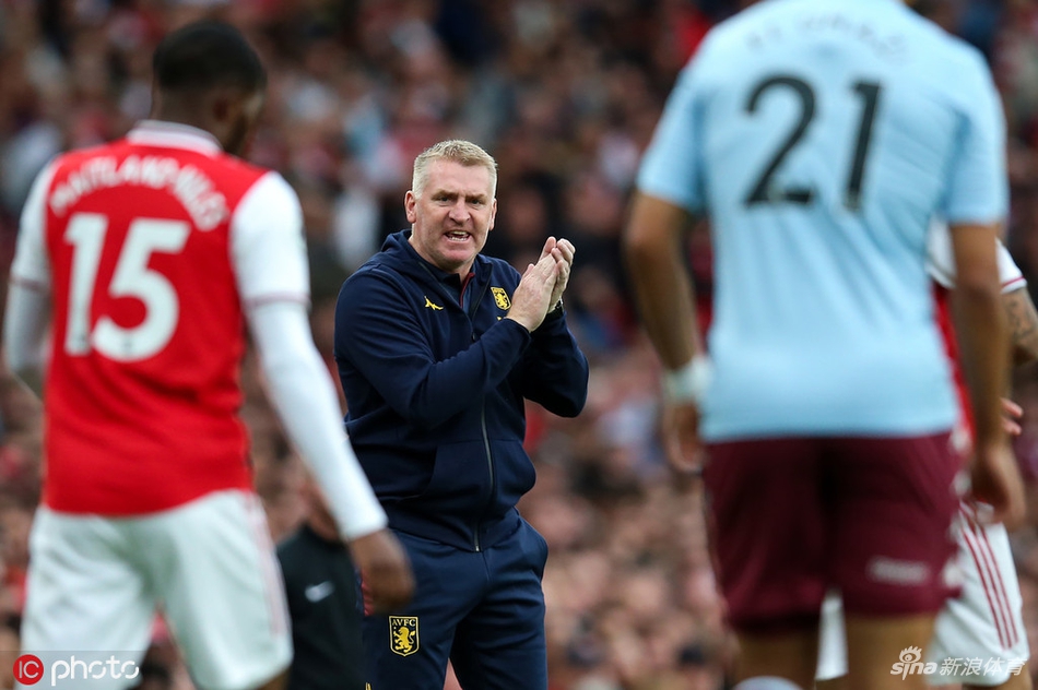 迪恩史密斯场边指挥