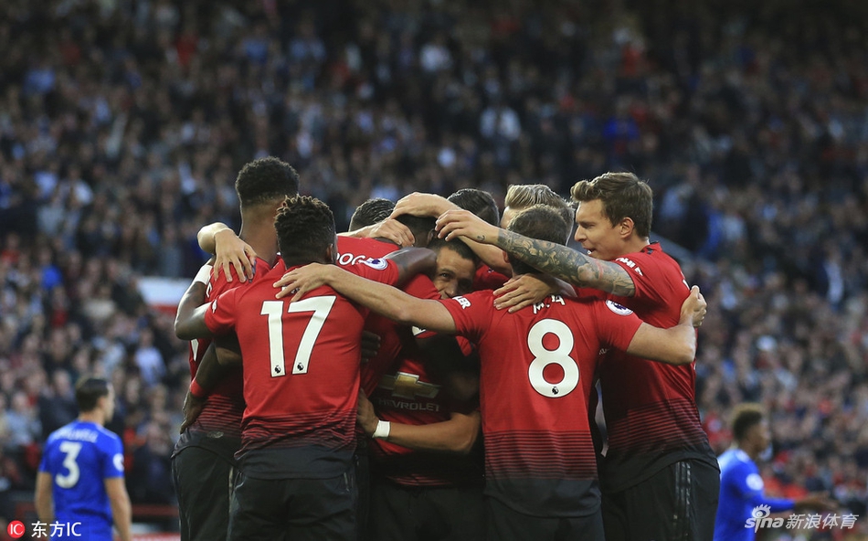 曼联众将庆祝胜利
