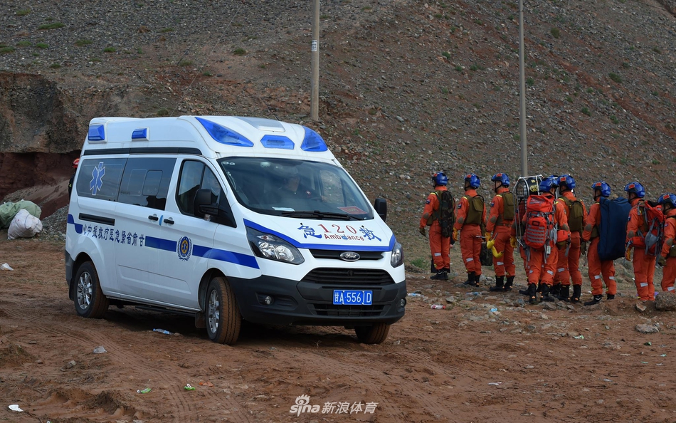 甘肃景泰山地越野赛搜救现场
