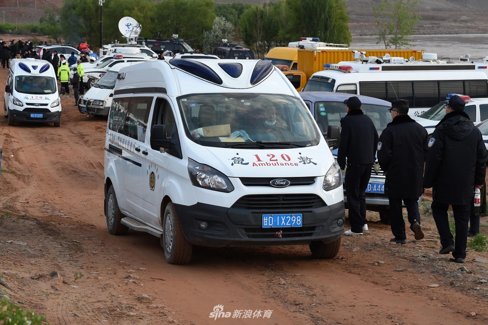 甘肃景泰山地越野赛搜救现场