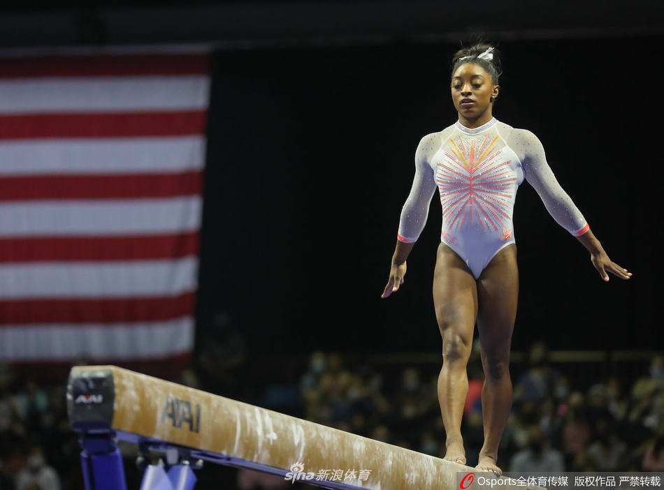 美国经典体操赛 拜尔斯出战