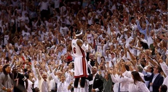 NBA球星跳上技术台庆祝的霸气瞬间