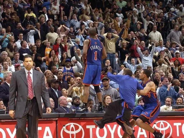 NBA球星跳上技术台庆祝的霸气瞬间