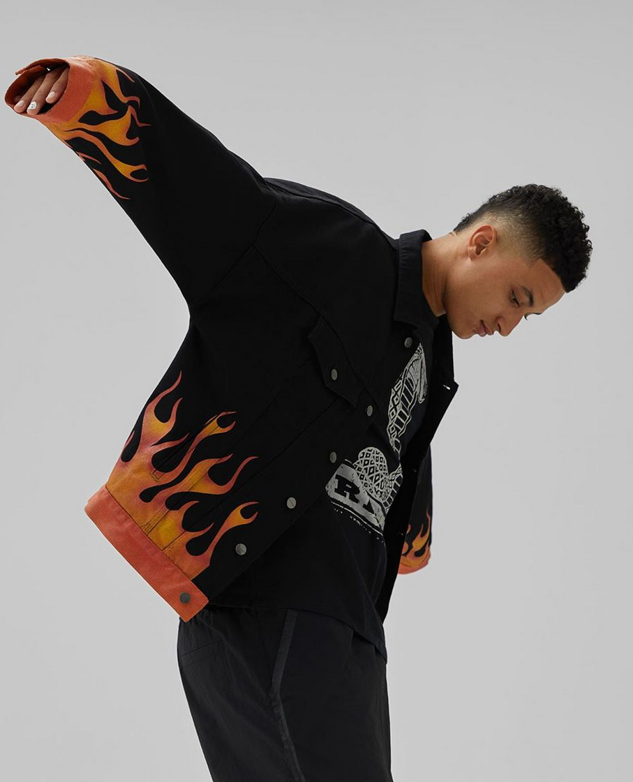 nba第一型男稳不稳库兹马社媒发布写真帅照